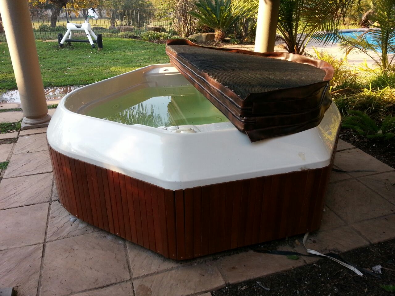 www.exclusivespacovers.co.za Exclusive Jacuzzi Covers
